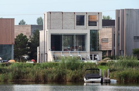 Living in a villa on a dune talud