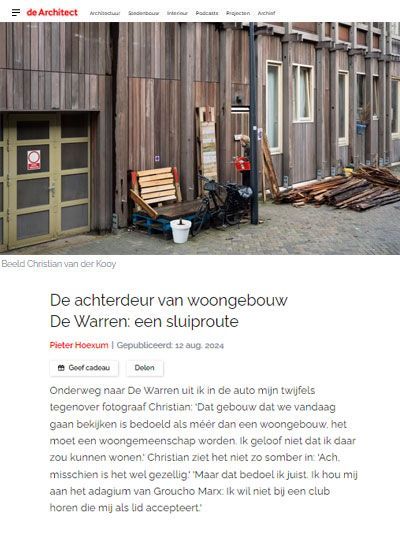 2407-De achterdeur van woongebouw De Warren_ een sluiproute.jpg