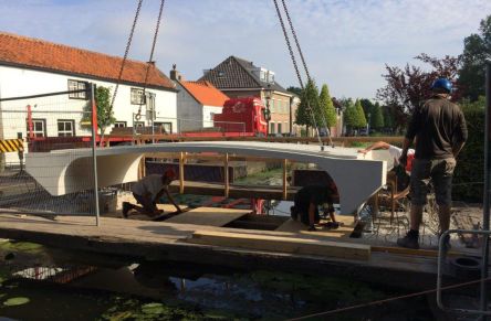 Monumentale brug uit ultra hogesterktebeton